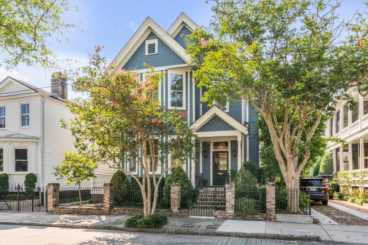 Exterior of 31 New Street in Charleston